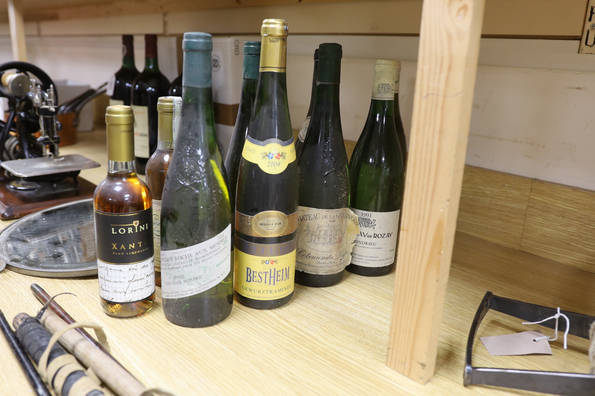 Nine bottles of various mixed wines, to include Chateau du Layon, Bestheim, etc.